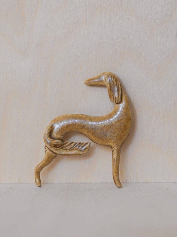 Broszka saluki -  złoto-beżowy