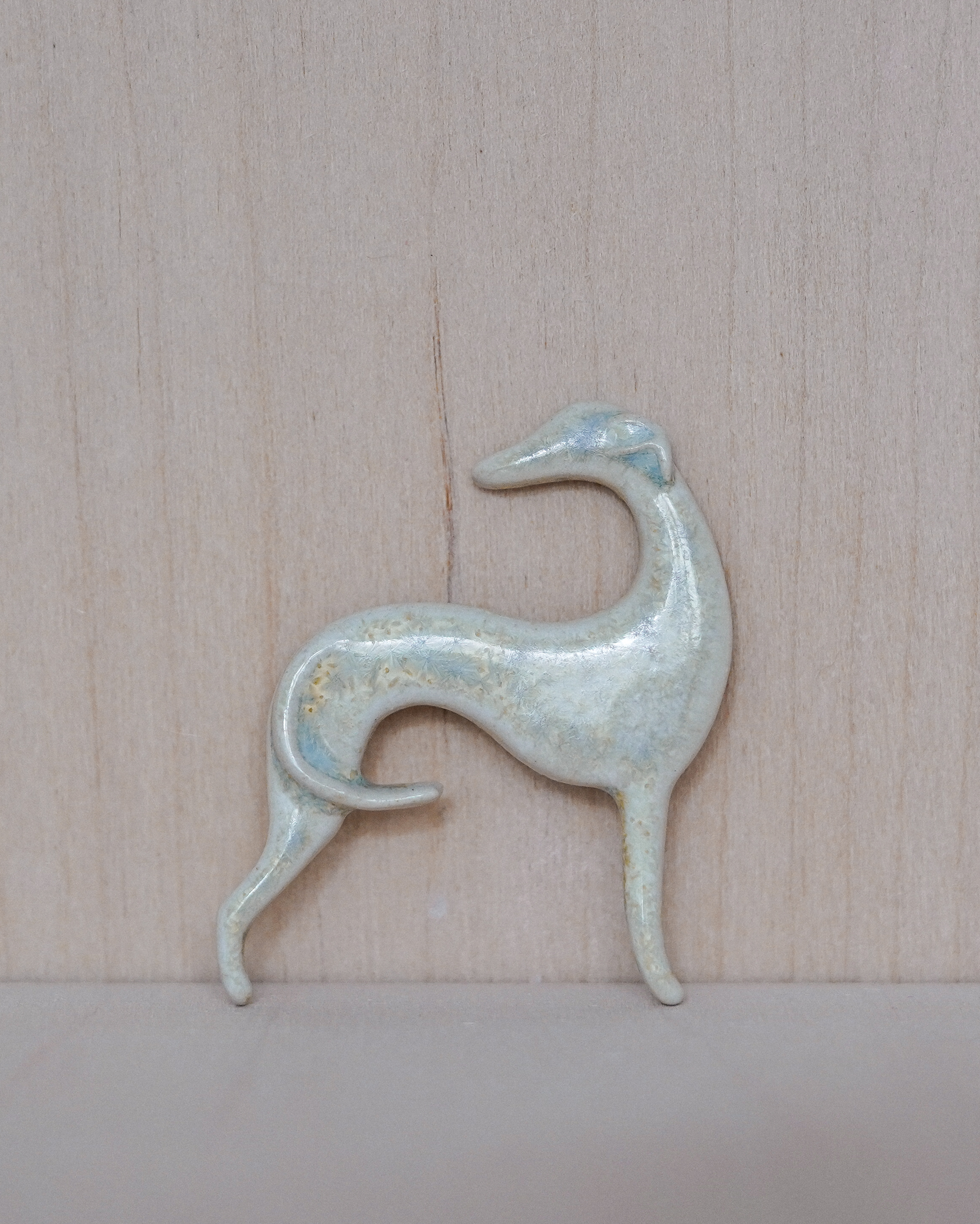 Broszka chart - srebrzysto-kremowy